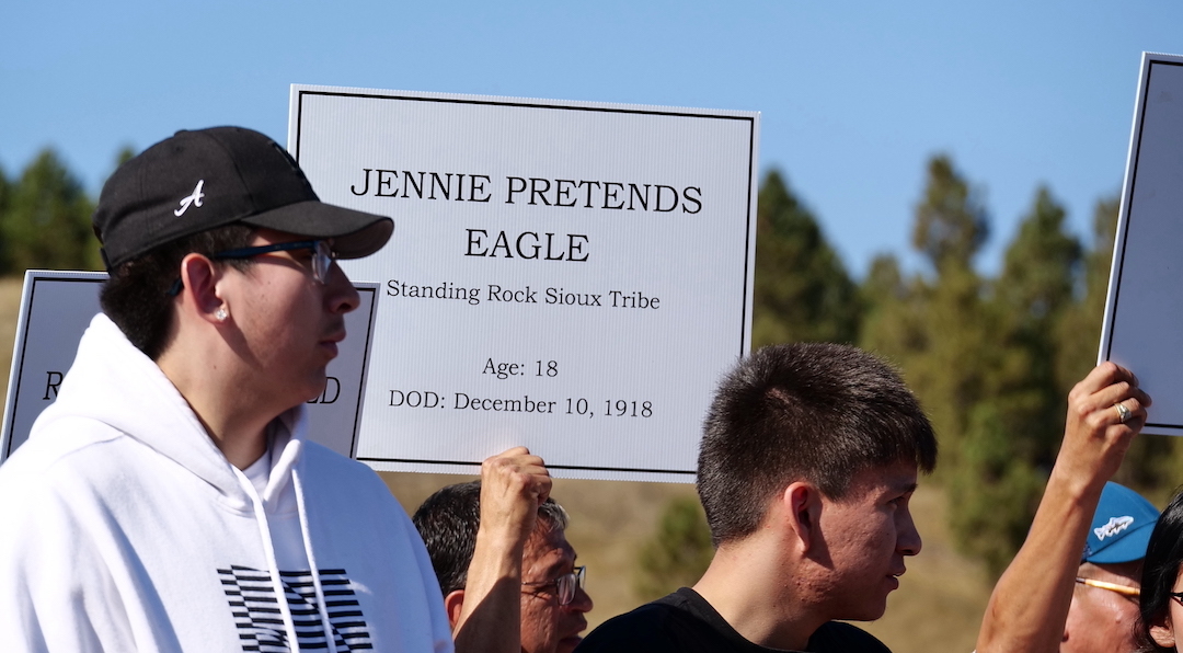 Jennie Pretends Eagle sign