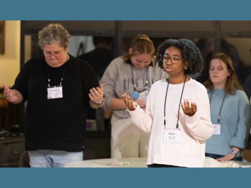 Delegates pray at Leadership Gathering
